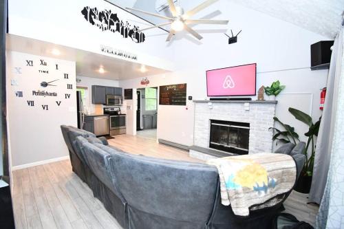 East Stroudsburg Casa | House with FREE Amenities Pools Lake and More