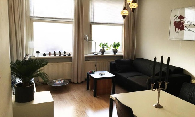 Amsterdam West Apartamento | house with garden, 10 min from city centre