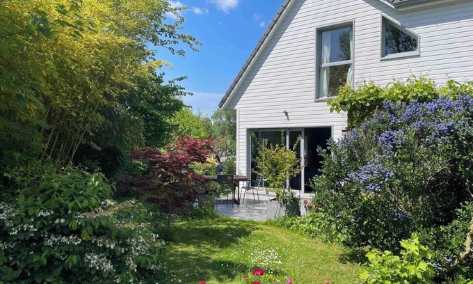 Bougival Casa | House with garden 25 minutes from Paris