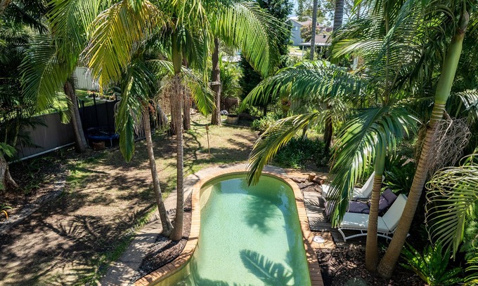 Gwandalan Casa | House with heated pool, fireplace and ev charger