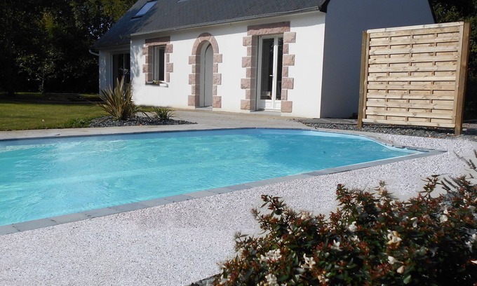 Erquy Casa | Casa con piscina climatizada, spa y sauna, amplio jardín.