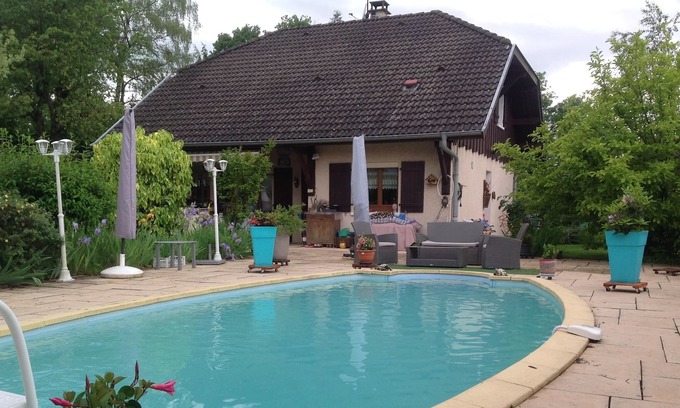 Etercy Casa | Casa con piscina a 8 km del lago de Annecy