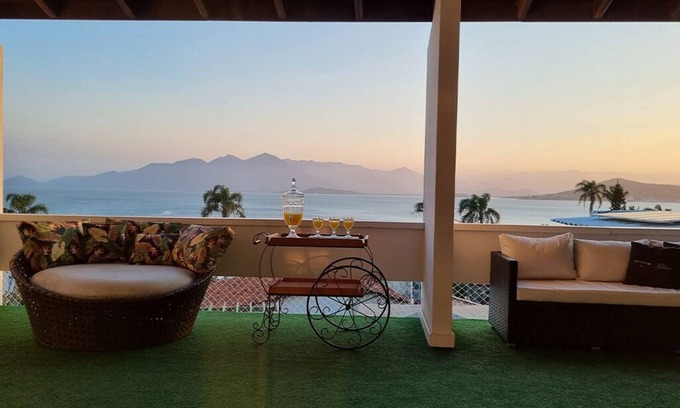Itaguacu Casa | House with pool and panoramic sea view