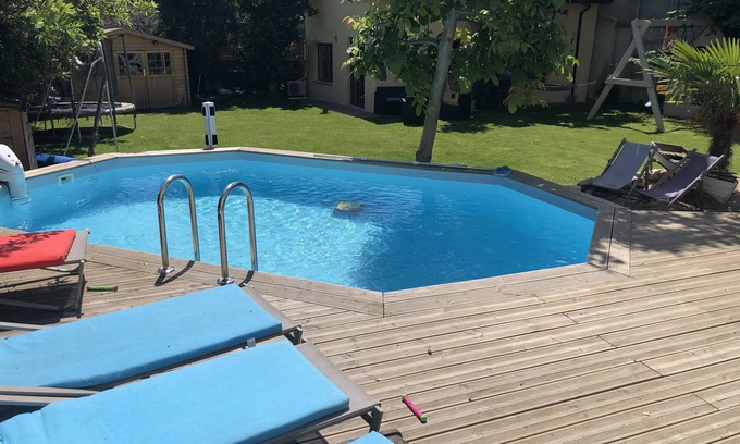 Sevres Cama Y Desayuno | Casa con piscina entre paris y versalles