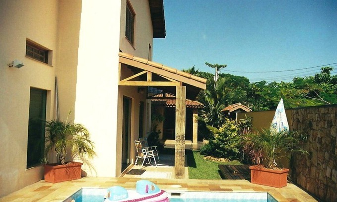 Tupy Casa | CASA CON PISCINA EN JARDIN GRANDESP CERCA DE LA PLAYA
