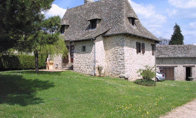 Mourjou Casa | Casa con piscina en el campo de Cantal