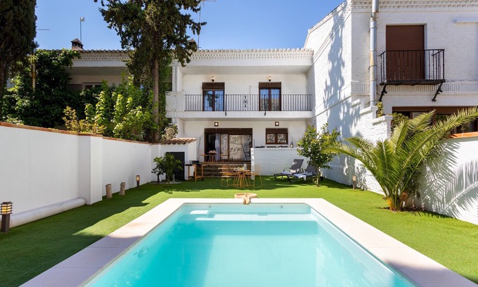Albaicín Casa | House with pool & parking Albaicín. San Nicolas