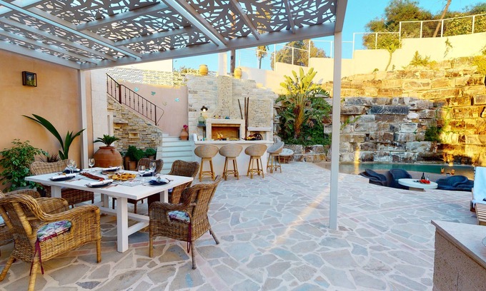 Kamilari Casa | House with pool, terraces, sea view, village view ideal for up to 6 people