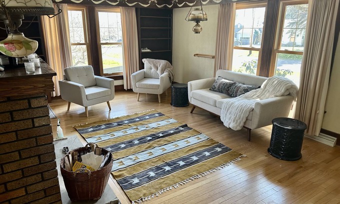 Mayville Casa | HOUSE WITH POOL, WALK TO TOWN OR CHAUTAUQUA LAKE, NEAR CHAUTAUQUA INSTITUTION !
