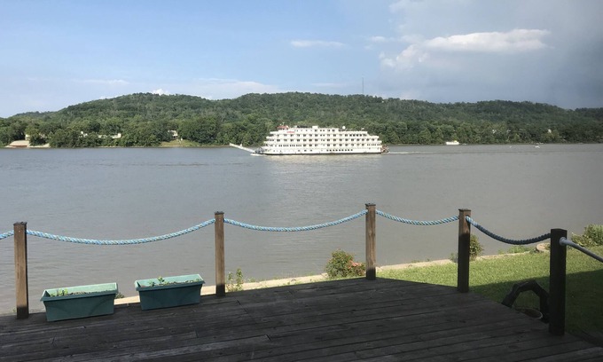 Dover Casa | Casa con muelle privado y hermosa vista panorámica sobre el río Ohio