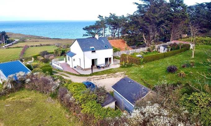 Fermanville Casa | casa con vista al mar terraza