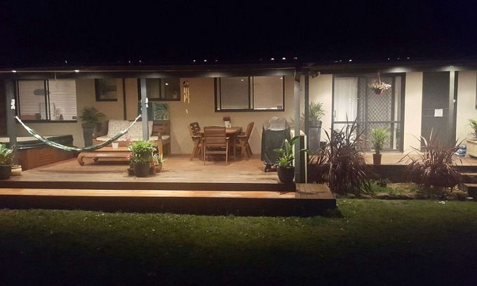 Wamberal Casa | House with spa, walking distance to beach