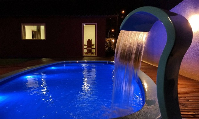 Alto Ribeirao Leste Casa | casa con piscina, wi-fi, aire acondicionado cerca del sur de las playas de la isla