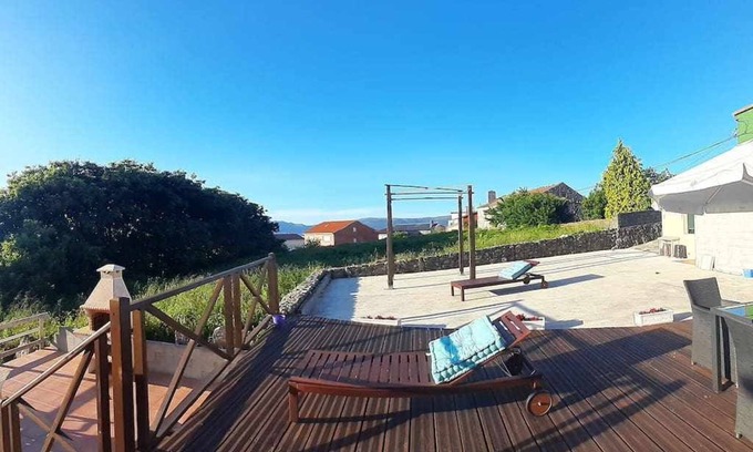Lira Casa | Casa Machina casa con amplia terraza y barbacoa