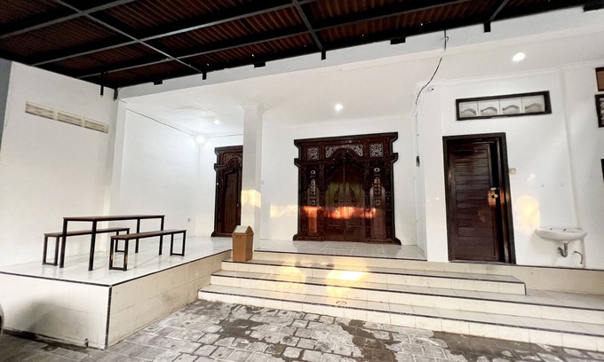 Raya Kuta Casa | House with thematic style in city centre