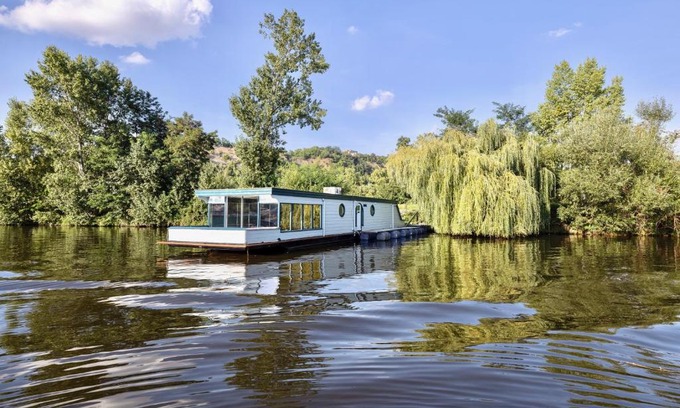 Holesovice Alquiler De Eote | Houseboat - best place in Prague