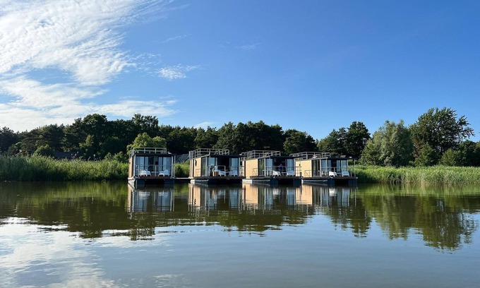 Łazy Alquiler De Eote | Casa flotante en Lago Jamno con terraza