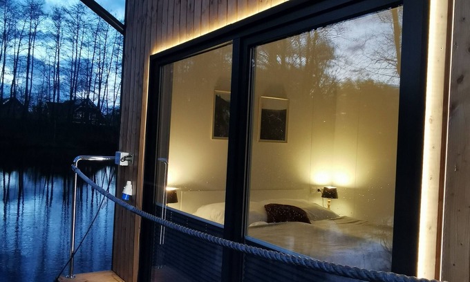Papenburg Apartamento | Houseboat for 6 guests with 32m² in Papenburg (173666)