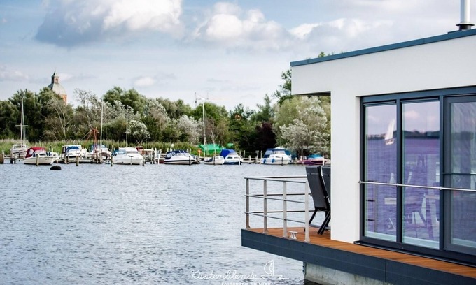 Ribnitz Apartamento | Houseboat for 4 guests with 45m² in Ribnitz-Damgarten (251367)