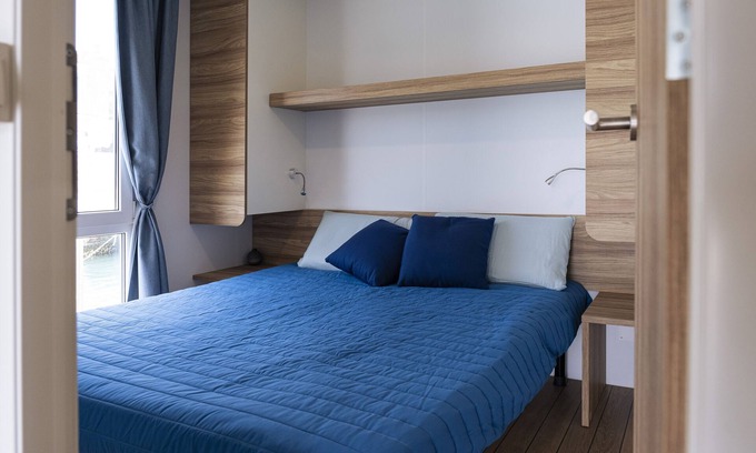 Bisceglie Alquiler De Eote | Houseboat in Bisceglie harbor