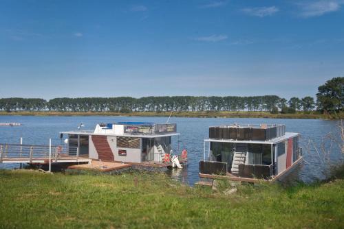 Cedry Wielkie Alquiler De Eote | Houseboat