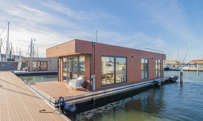 Monnickendam Alquiler De Eote | Houseboat: "Splendid" at Marina Monnickendam tender included