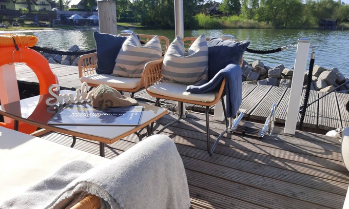 Muritz Alquiler De Eote | Houseboat - Vacation.... where the frog jumps into the water.