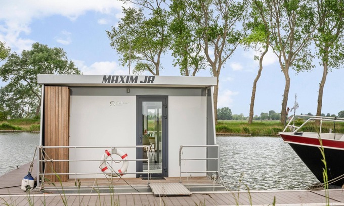 Nieuwpoort Alquiler De Eote | Houseboat with a terrace and stunning views