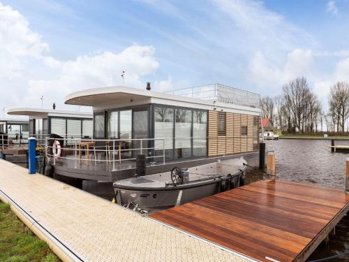 Offingawier Alquiler De Eote | Houseboat with Stunning Views, cleaning included