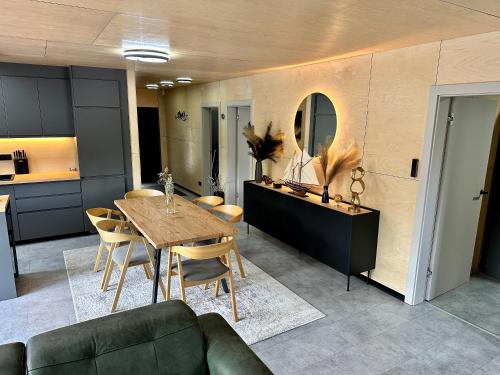 Jarovce Casa | Houseboat with touch of luxury