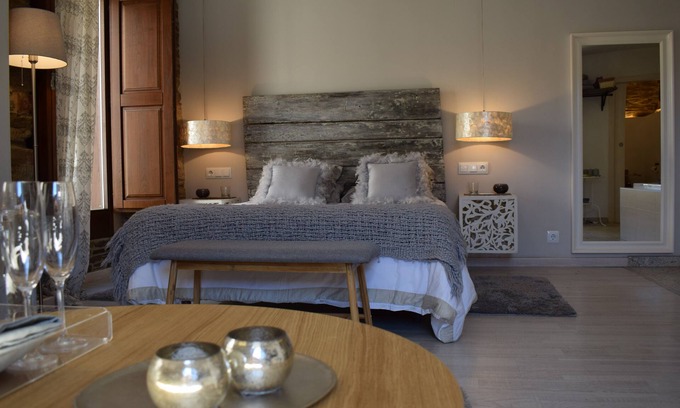 Samos Cabaña | Suite con jacuzzi y chimenea en Samos, Camino de Santiago