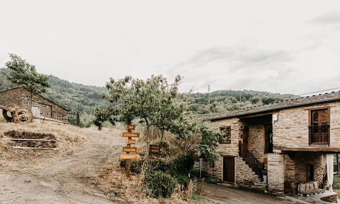 Samos Cabaña | Casa completa con cocina y salón, en Samos, Camino de Santiago. 4 plazas