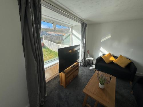 Stockton-on-Tees Casa | HouseSleeps5-Riverfront-Parking-Garden-Contractors