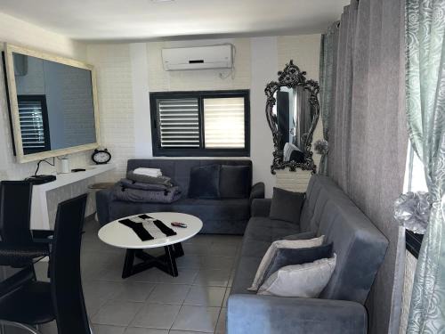 Mishmar HaYarden Apartamento | Housing unit in the Moshav