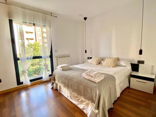 León Apartamento | Housingleón - Centro con dos plazas de garaje