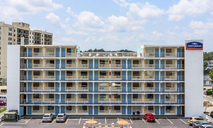 Northeast Virginia Beach Hotel | Howard Johnson by Wyndham Virginia Beach At The Beach