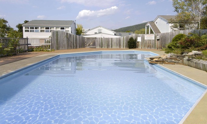 Williamstown Hotel | Howard Johnson by Wyndham Williamstown