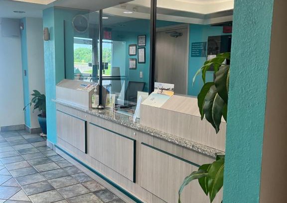 Clarksville Hotel | Howard Johnson by Wyndham Clarksville Tennessee