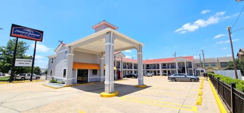 Washington Ave./ Memorial Park Hotel | Howard Johnson by Wyndham Houston Heights Downtown