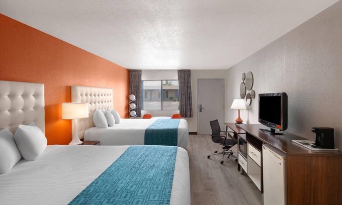 Ceres Hotel | Howard Johnson by Wyndham Modesto Ceres