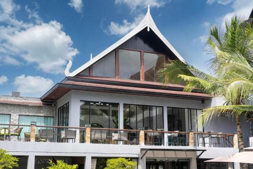 Sa Khu Hotel | Howard Johnson by Wyndham Phuket Naiyang