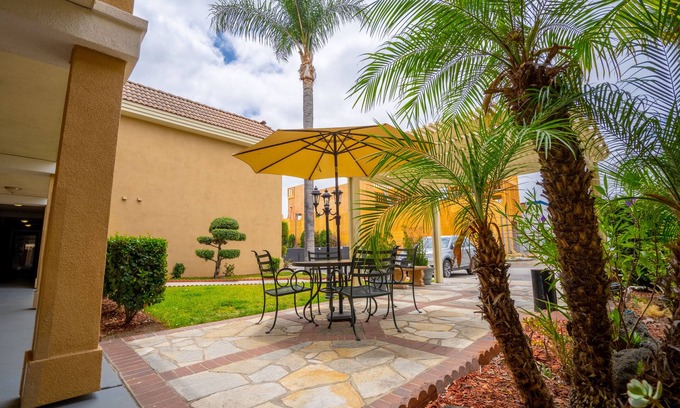 Buena Park Hotel | Howard Johnson by Wyndham Buena Park