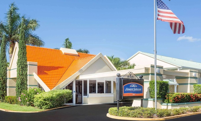 Vero Beach Hotel | Howard Johnson by Wyndham Vero Beach / Downtown