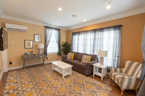 White Sulphur Springs Apartamento | Howard's Creek Inn