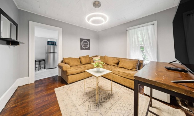 Akron Casa | Howard UP · Pura Vida II, 4 bedroom condo, Up