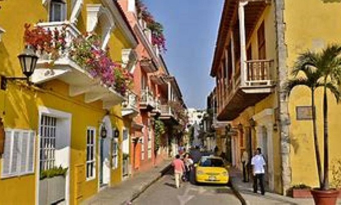 Cartagena Walled City Cabina | Hpt-sm Hotel Room In Getsemani With Pool, Breakfast And Wifi