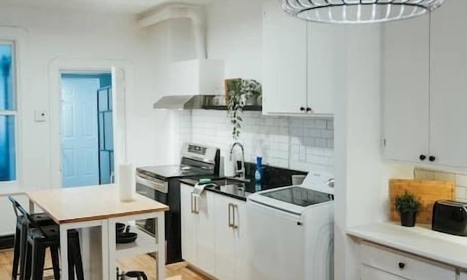 Verdun Apartamento | HRésidence Cozy 3 Bedroom: The Heart of Wellington
