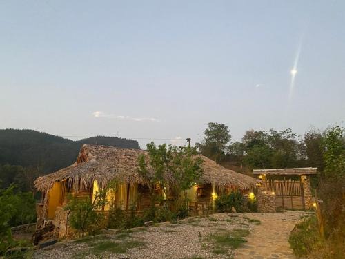 Van Ho Chalet De Esquí | HUA TẠT HMONG Retreat