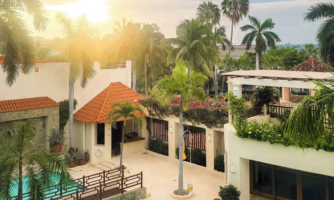Playa Chahué Condominio | Huatulco beauty in Chahue Bay. Large family condo with ocean and mountain views