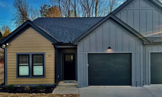 Moore Casa | Hub City Haven-New 3 BR/2 BA Home, Pet Friendly in Moore near outdoor activities